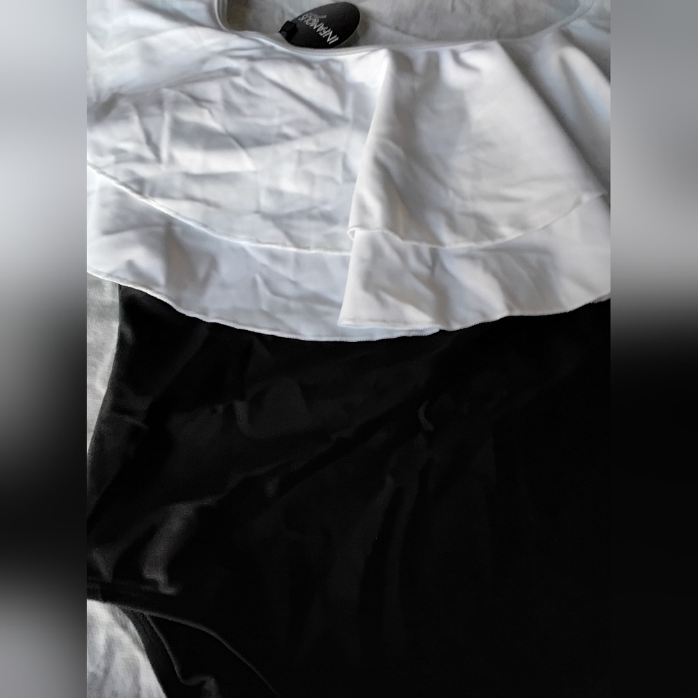 Ruffle Off-Shoulder One-Piece Swimsuit - Black/White - Picture 5 of 7